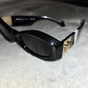 Elegant Black and Gold Women's Sunglasses